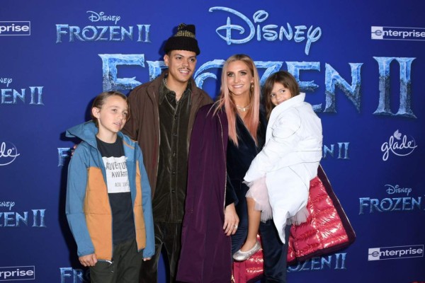 FOTOS: Así llegaron los famosos con sus hijos a la premier de Frozen II