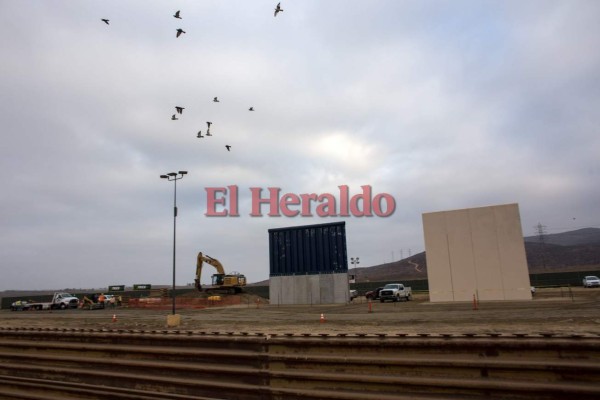 Las primeras imágenes del prototipo del muro fronterizo entre México y EEUU