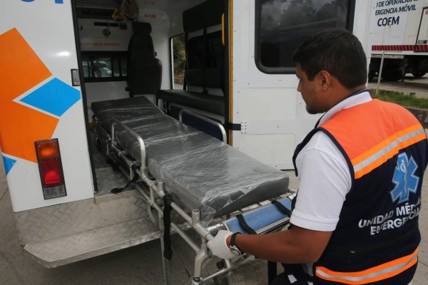Las ambulancias están equipadas con todo lo necesario para brindar los primeros auxilios a las personas que lo requieran. Foto: David Romero/EL HERALDO.