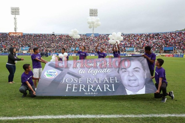 Las 10 fotos del emotivo homenaje a Rafael Ferrari en la final, el eterno presidente del Olimpia