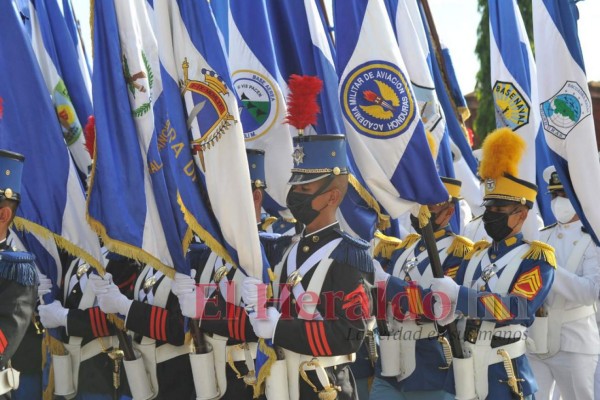 Con mascarillas y en plena pandemia, así se vive el Bicentenario de Honduras