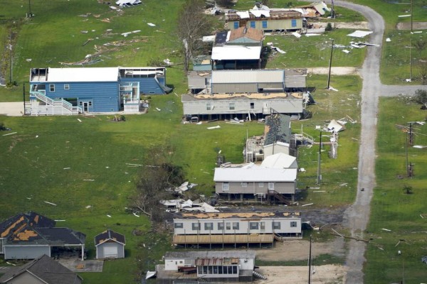 Imágenes aéreas revelan el arrasador azote del huracán Laura