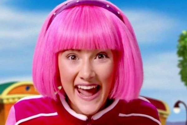 15 años después del éxito televisivo infantil, Lazy Town, te mostramos cómo luce la actriz principal que alegró los días de los que alguna vez se contagiaron con el entusiasmo y energía de Stephanie