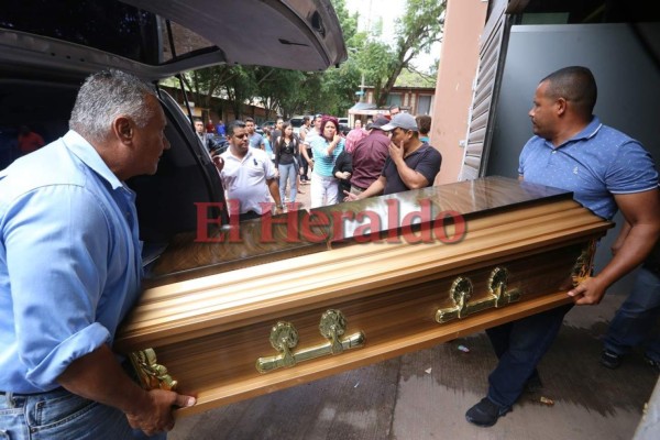 Doloroso momento cuando familiares reclamaron cuerpo del niño soterrado en Los Llanos