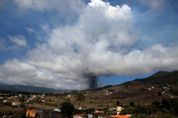 Temor y evacuaciones: Tras 50 años de inactividad entra en erupción un volcán en España