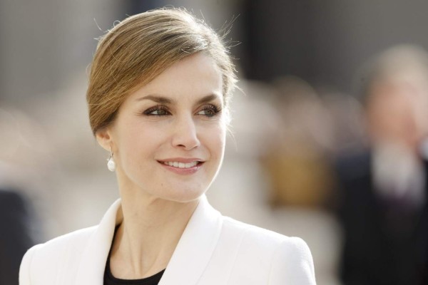 Letizia es criticada por enviar un mensaje de apoyo a un investigado en caso de corrupción.