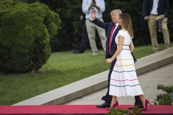 FOTOS: El folclórico vestido de Melania Trump para celebrar el 4 de julio en EE UU