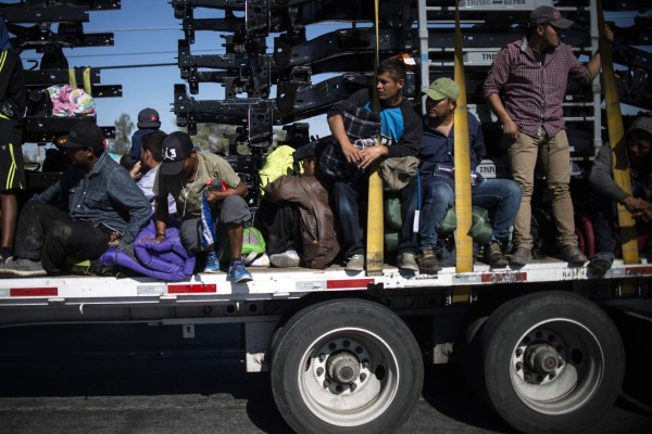 Las duras fotos de los migrantes de la caravana en su paso por Tijuana, México