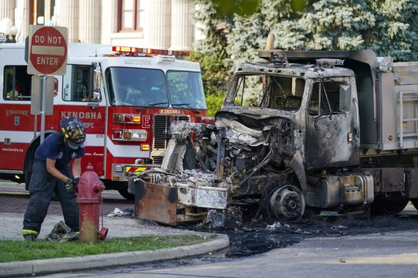 Saqueos, incendios y disturbios en Wisconsin tras muerte de otro afroamericano (FOTOS)