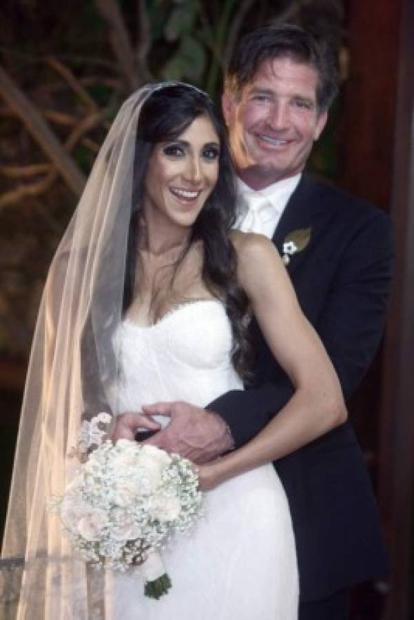 Íntima velada nupcial para Brent Owens y Paola Facussé