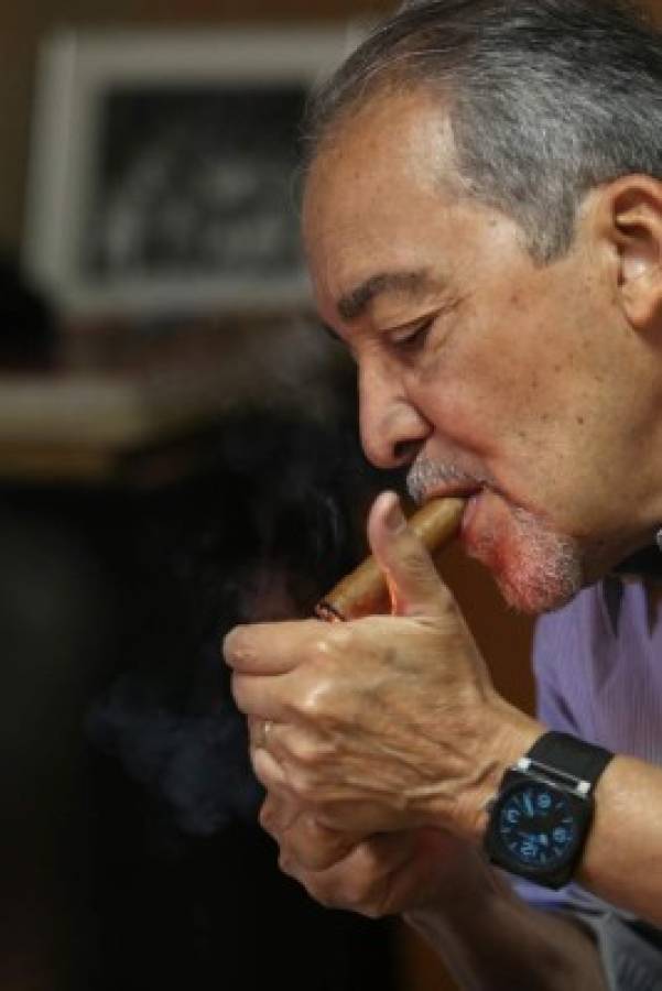Luciano Durón: 'Sentir el humo del puro es uno de mis placeres”