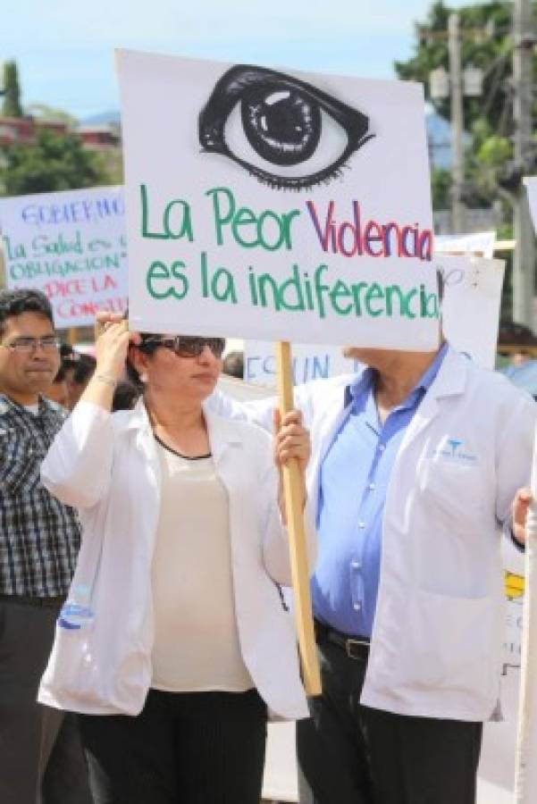 Personal de Salud realiza marcha en principales ciudades de Honduras