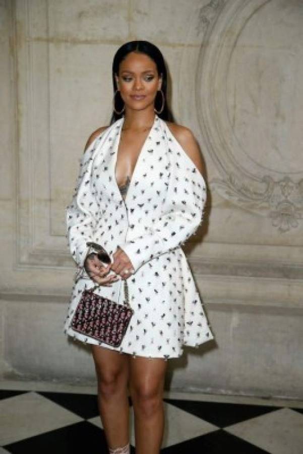 La cantante Rihanna llega con cuatro nominaciones.