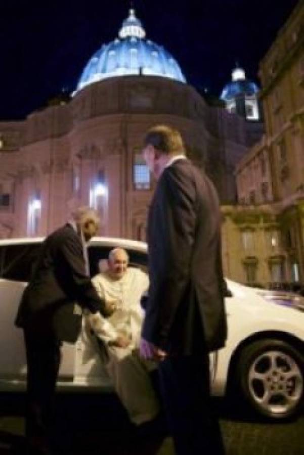 Ponen al papa Francisco a escoger entre dos vehículos ¿Cuál eligió?