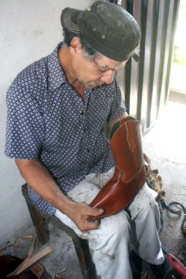 Fotos: Las más lindas botas fabricadas en el sur de Honduras