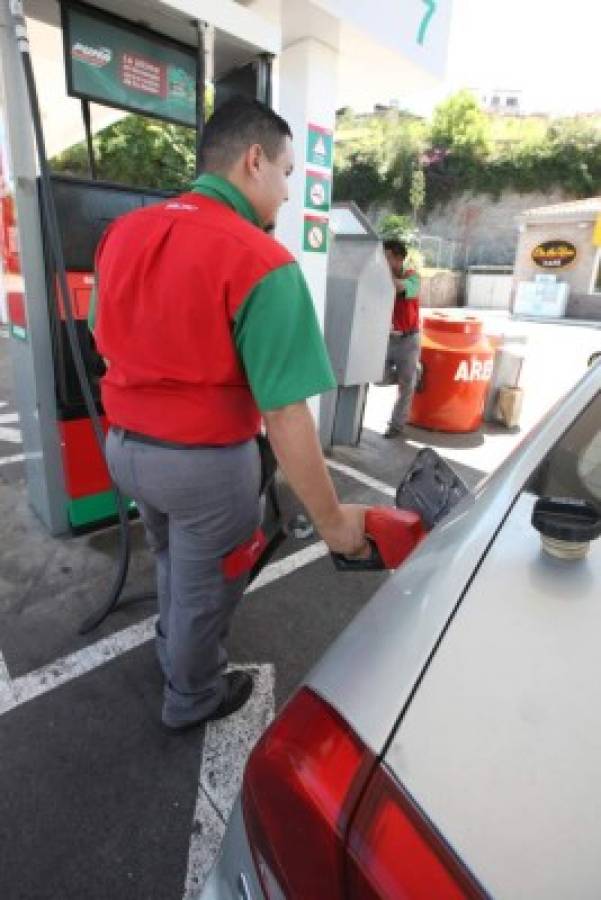 Honduras: Gasolina superior baja L 1.64 por galón