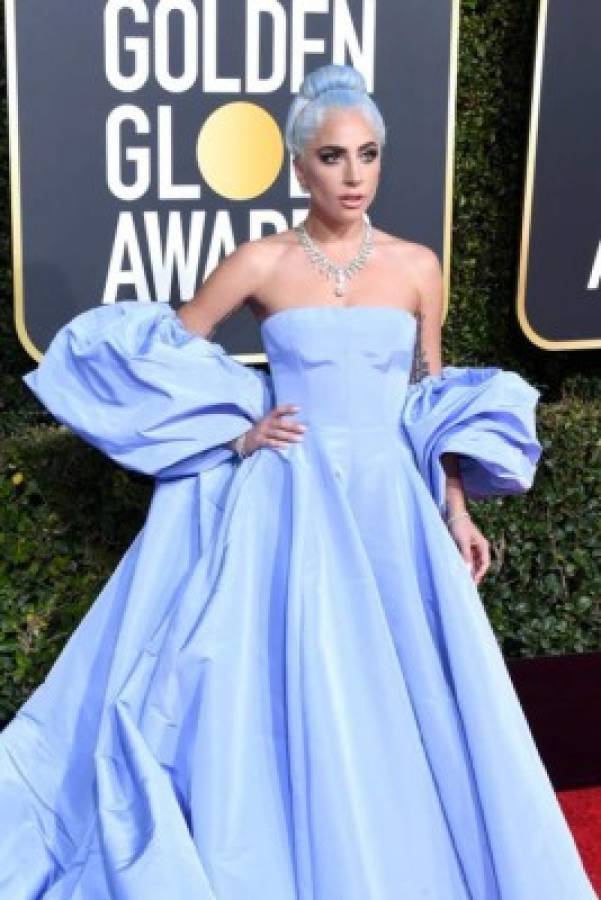 Lady Gaga y su vestido de Cenicienta Azul en los Golden Globe 2019