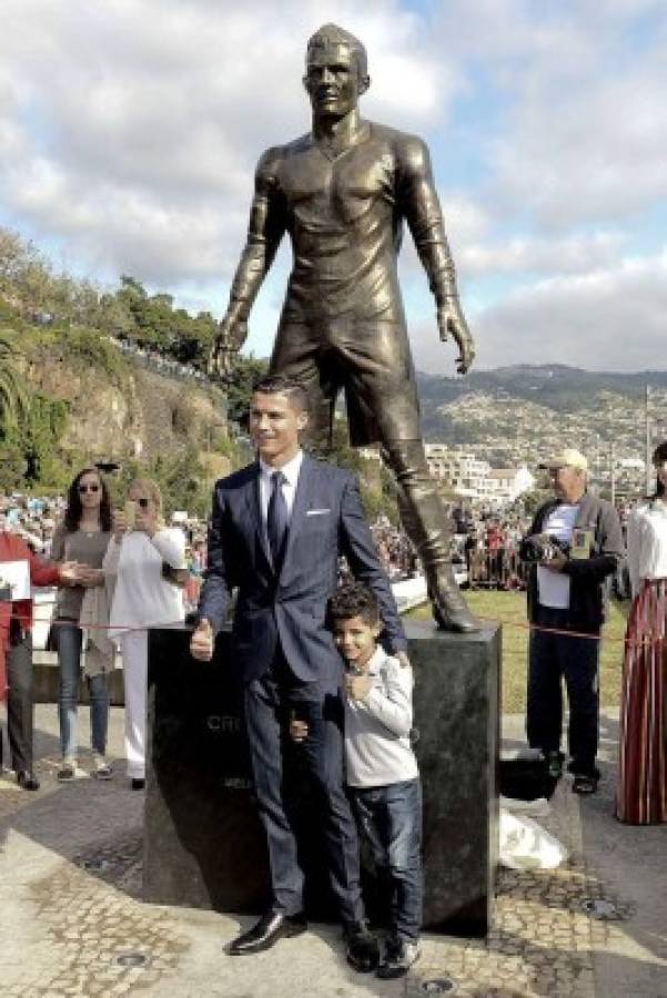Burlas por estatua de Cristiano Ronaldo