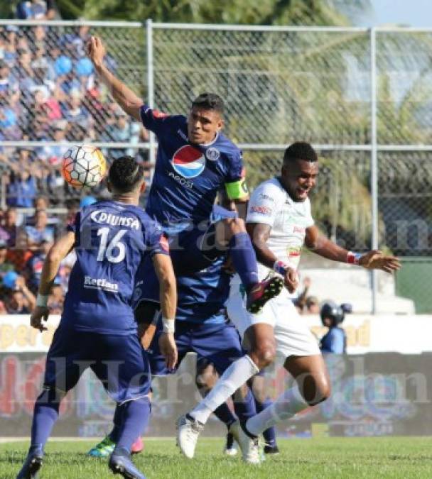 Acciones de la final entre Motagua y Platense en el estadio Excélsior de Puerto Cortés