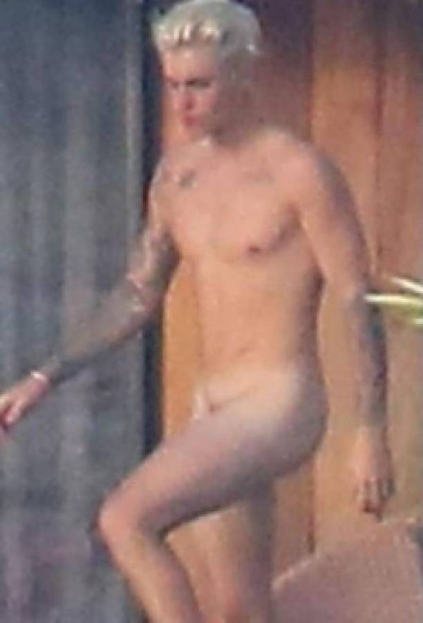 Publican fotos de Justin Bieber desnudo