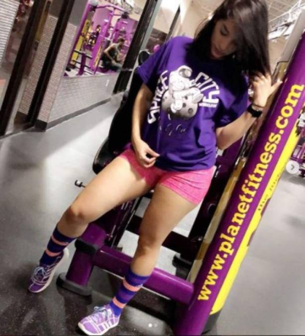 Las fotografías más sexys de la hondureña Fany Barber en el gimnasio