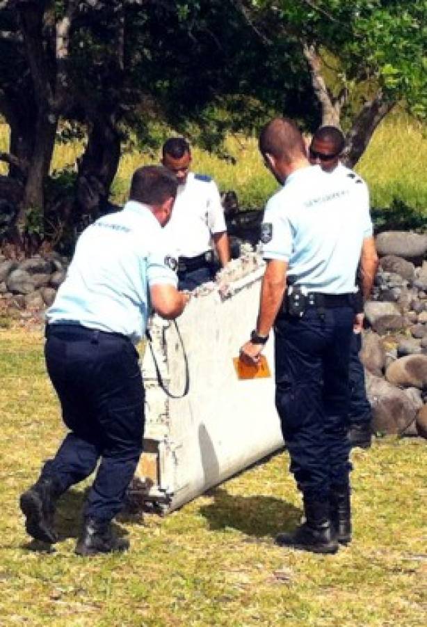 Resto de avión encontrado en isla de la Reunión relanza el enigma del vuelo MH370