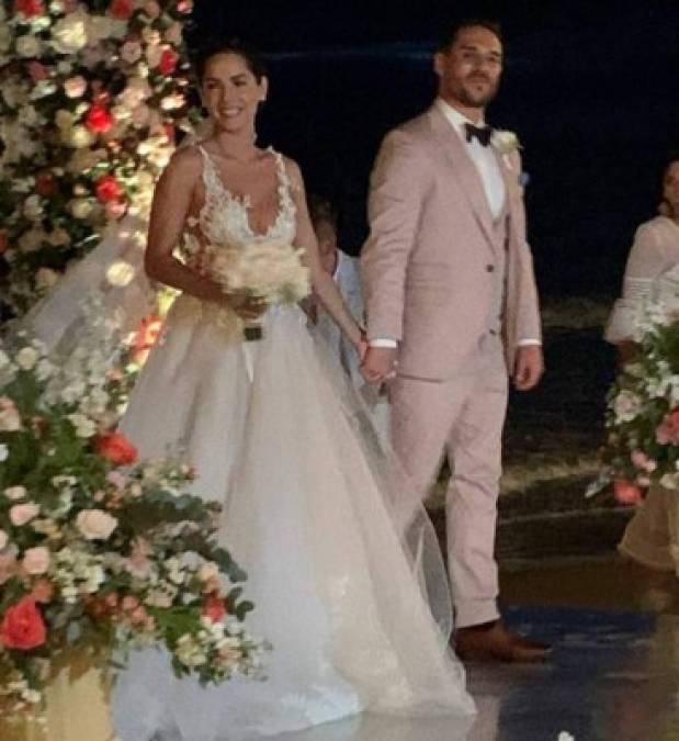 FOTOS: Así lució Carmen Villalobos en su romántica boda con Sebastián Caicedo