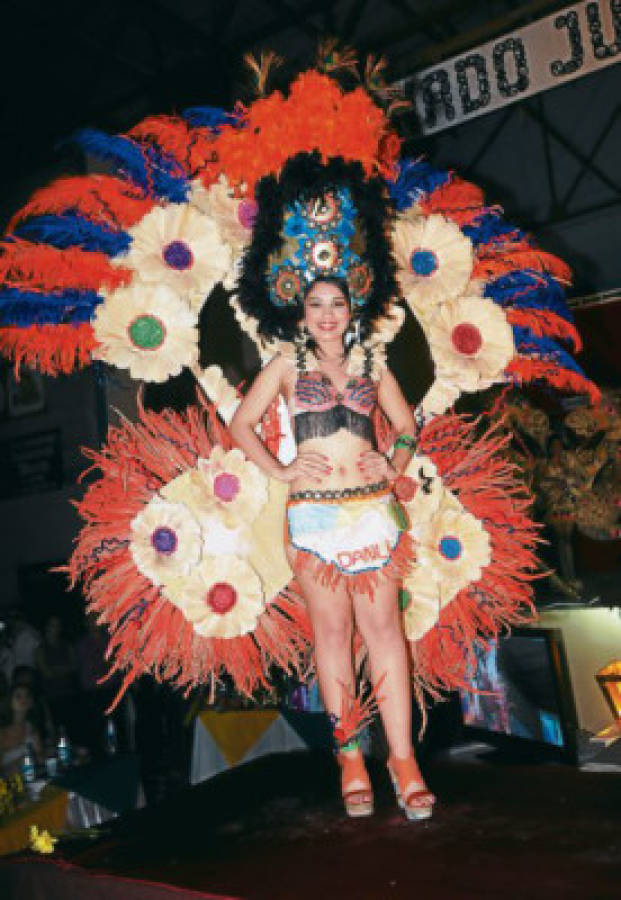 Honduras: Trajes típicos de la civilización maya en el Festival Nacional del Maíz 2012
