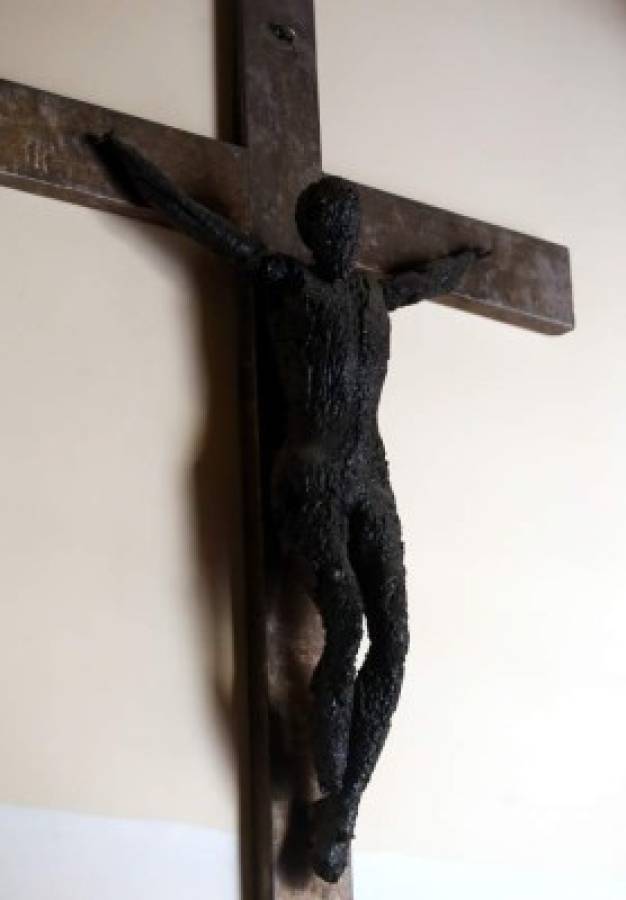 De una imagen del Cristo Crucificado que ocupaba un lugar especial en el Altar Mayor de Tegucigalpa solo queda una pieza de carbón que se exhibe en el museo.