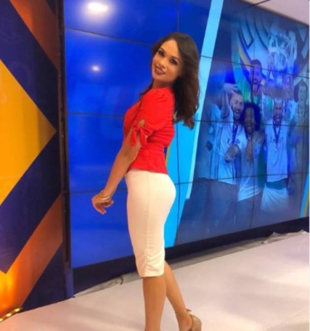 La hondureña Sirey Morán presume su encanto y belleza en la televisión catracha