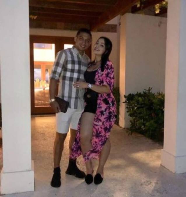 FOTOS: Emilio Izaguirre y su esposa cautivan con sensuales fotos durante sus vacaciones en Roatán