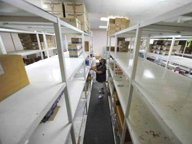 Solo hay pocos medicamentos en el almacén de la entidad. (