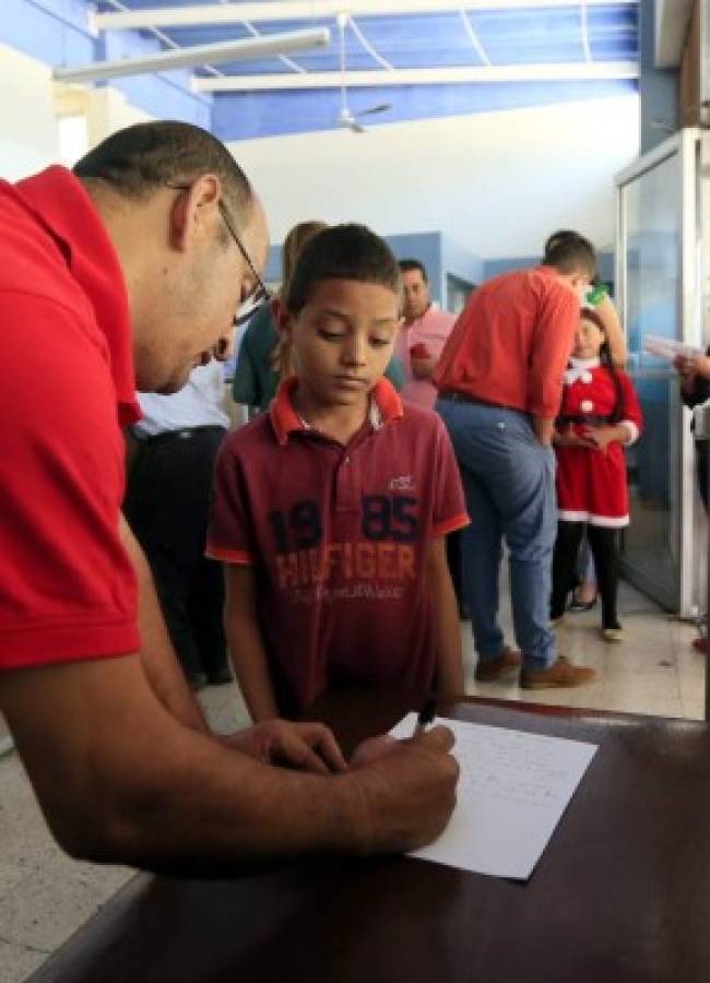 Santa recibe primeras cartas de sus nietecitos