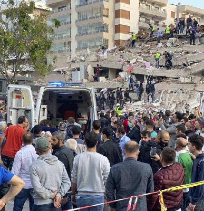 Las imágenes del caos y devastación que dejó el terremoto en Turquía