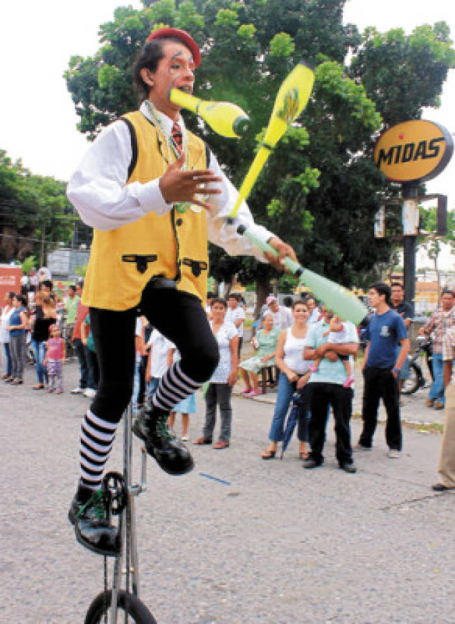 Explotó el carnaval en la Feria Juniana