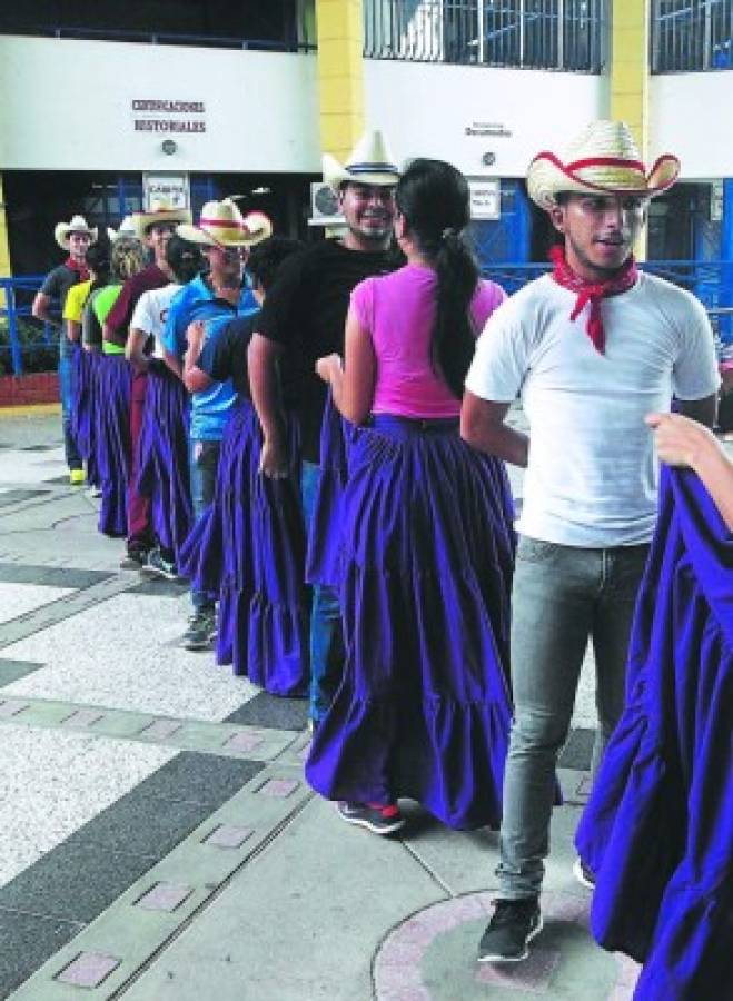 Olas de color que bailan al ritmo del sonido catracho