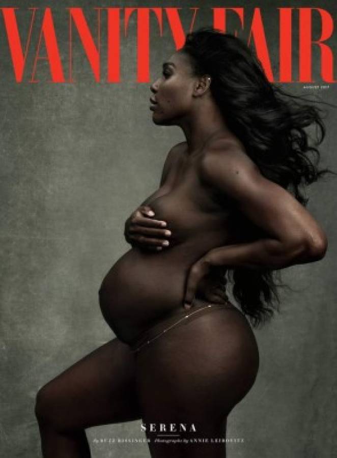 Serena Williams, alejada temporalmente del tenis por su embarazo, posó desnuda para la portada de agosto de la revista Vanity Fair.