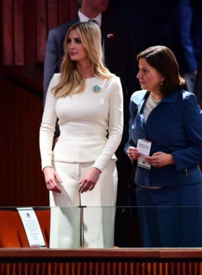 El look de Ivanka Trump fue sobrio y elegante. Foto AFP