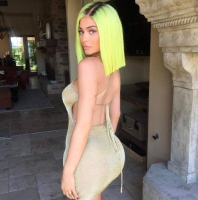 Fotos muestran que Kylie Jenner destronó a Kim Kardashian como la más sexi del clan