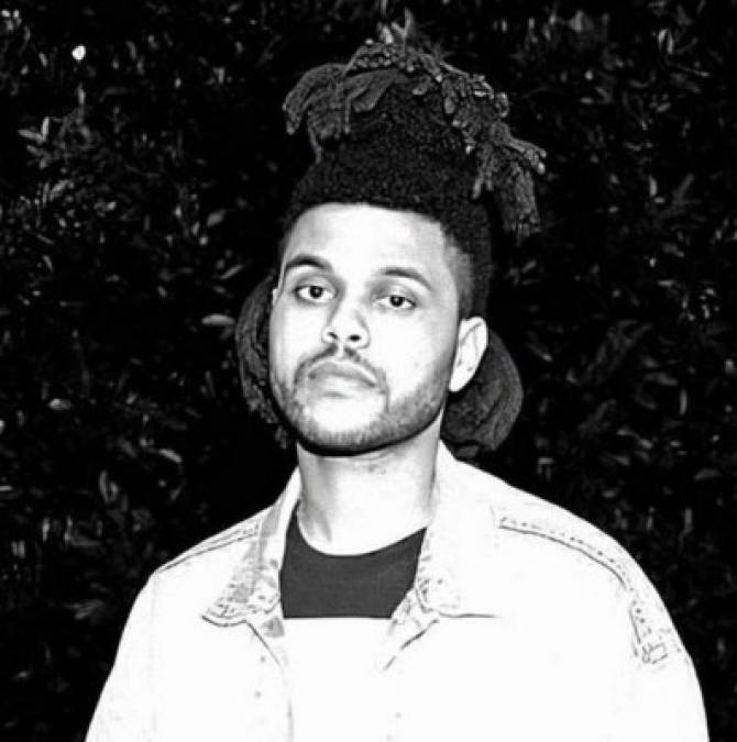 FOTOS: The Weeknd cambia de look y luce irreconocible en alfombra roja