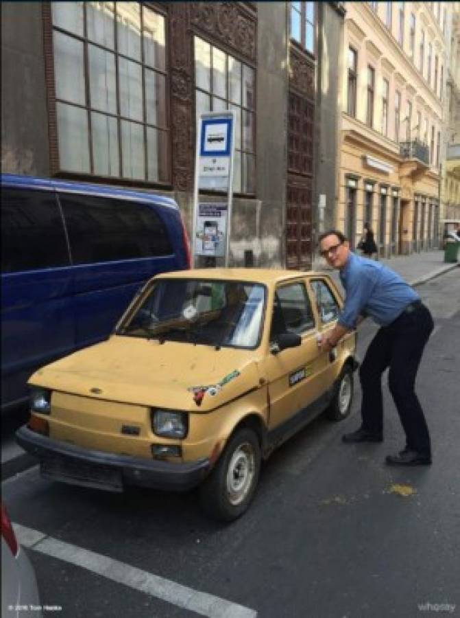 Reúnen dinero en Polonia para regalarle un Fiat 126p a Tom Hanks