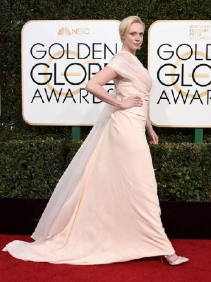 El rosa domina la alfombra roja de los Globos de Oro  