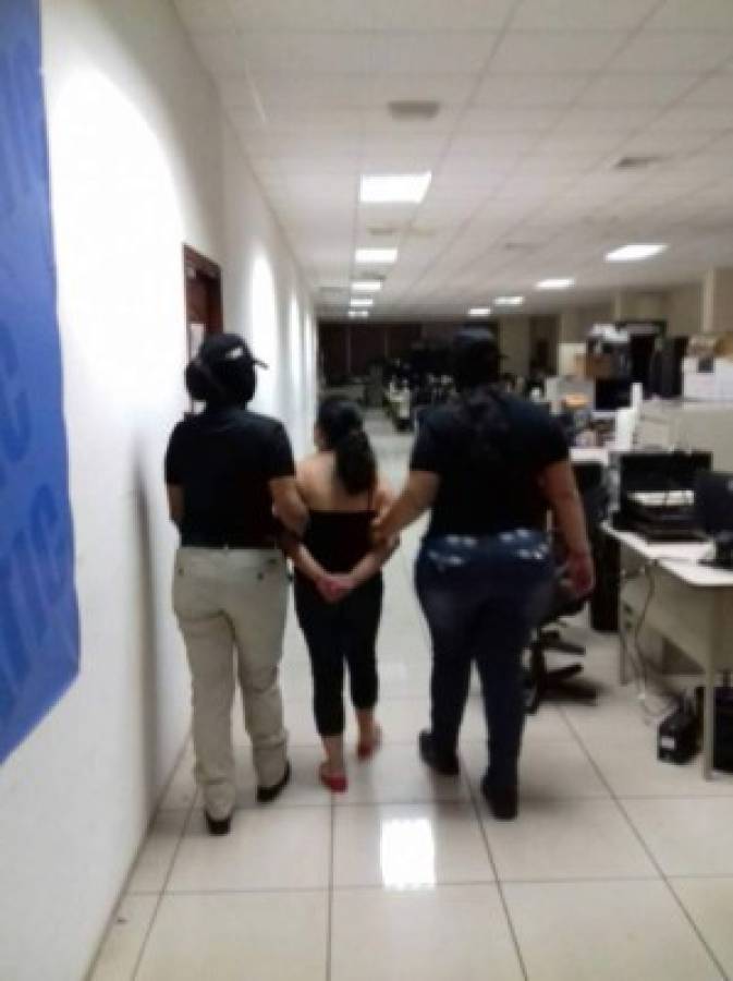 Capturan a hondureña acusada de estafar a 185 familias   