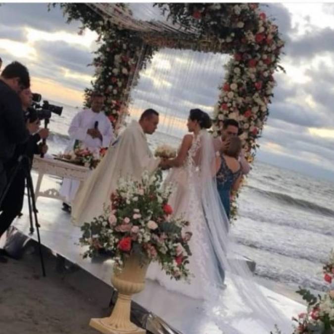 FOTOS: Así lució Carmen Villalobos en su romántica boda con Sebastián Caicedo