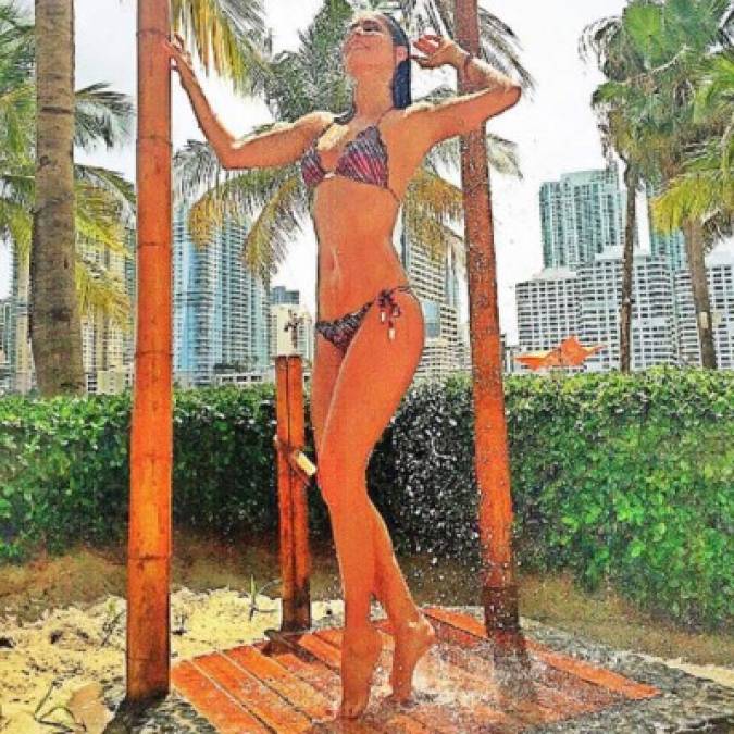 Las mejores fotos de Carmen Villalobos en bikini