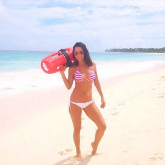 Las mejores fotos de Carmen Villalobos en bikini