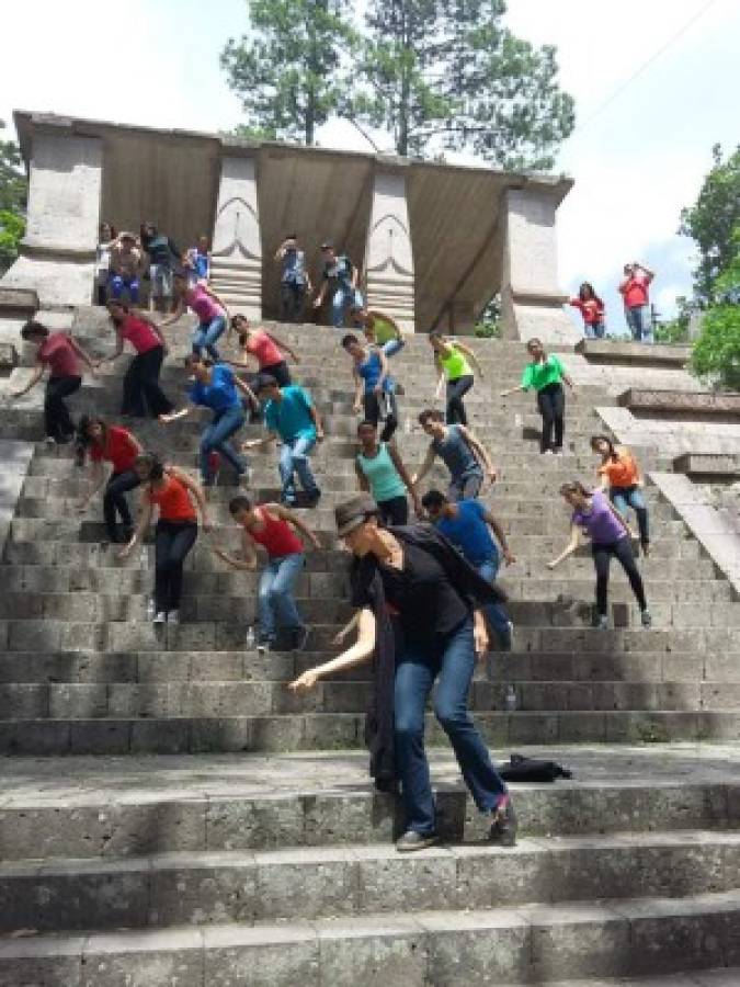 'Bailando alrededor del mundo” en Tegucigalpa