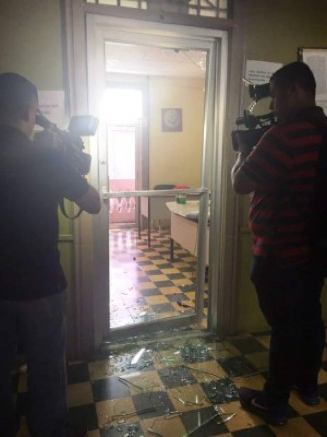 Honduras: Delincuentes saquean oficinas de Gobernación y Justicia en SPS