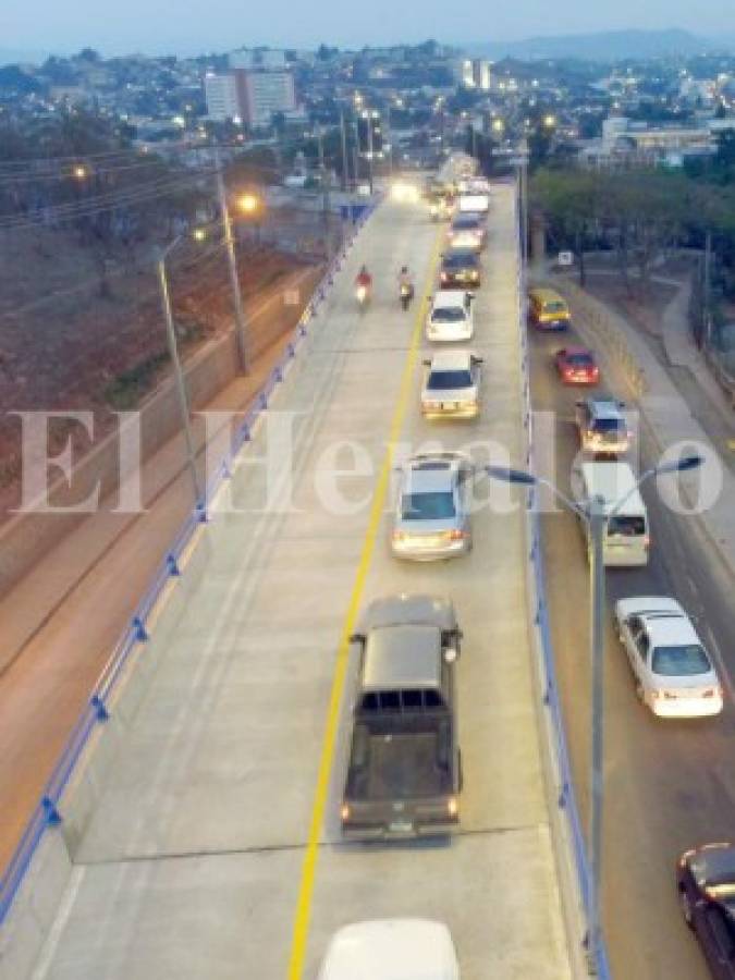 Capitalinos estrenan carriles del paso a desnivel El Prado   