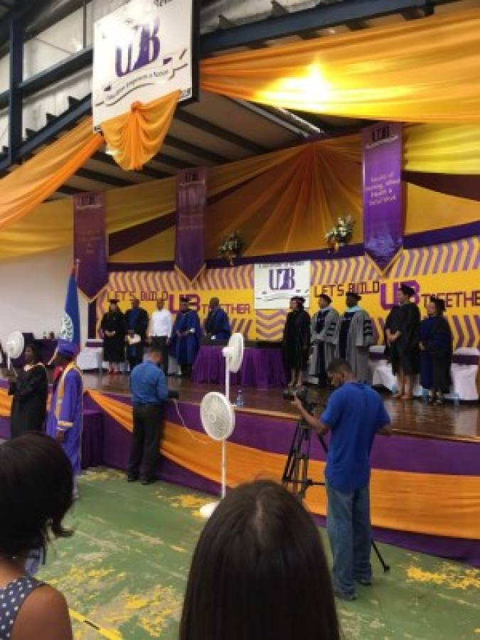 Seis jóvenes hondureños obtienen certificado de segunda lengua en Universidad de Belice